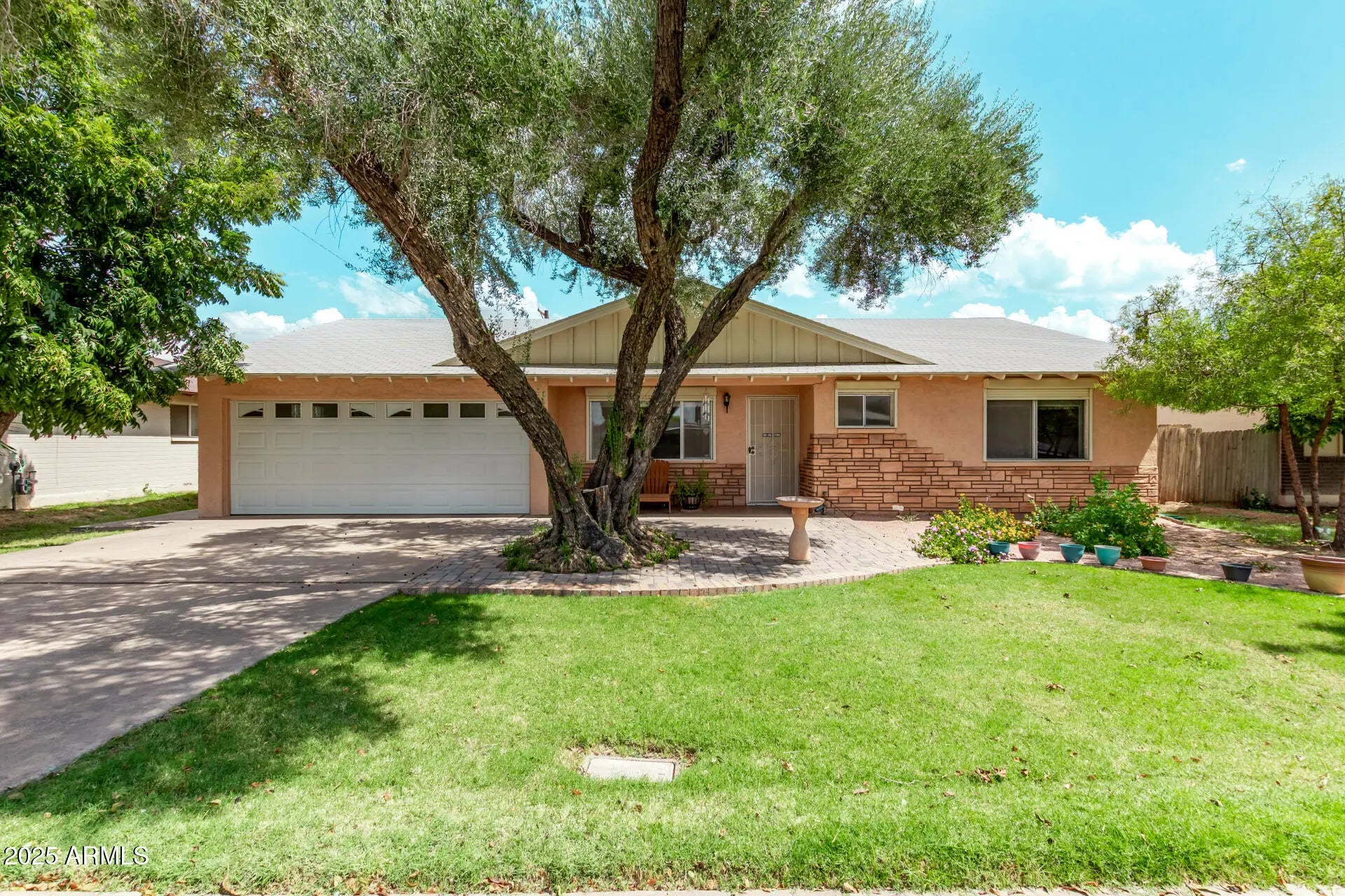 Photo of Listing #6918896