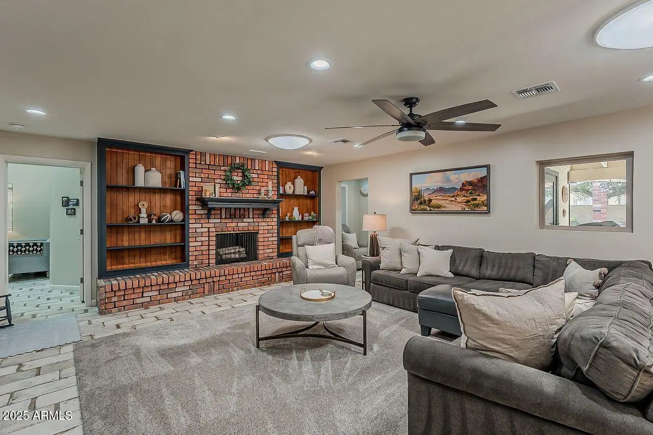 Photo of Listing #6912022