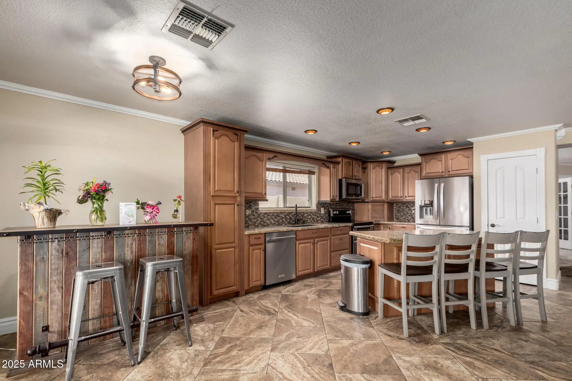 Photo of Listing #6911914