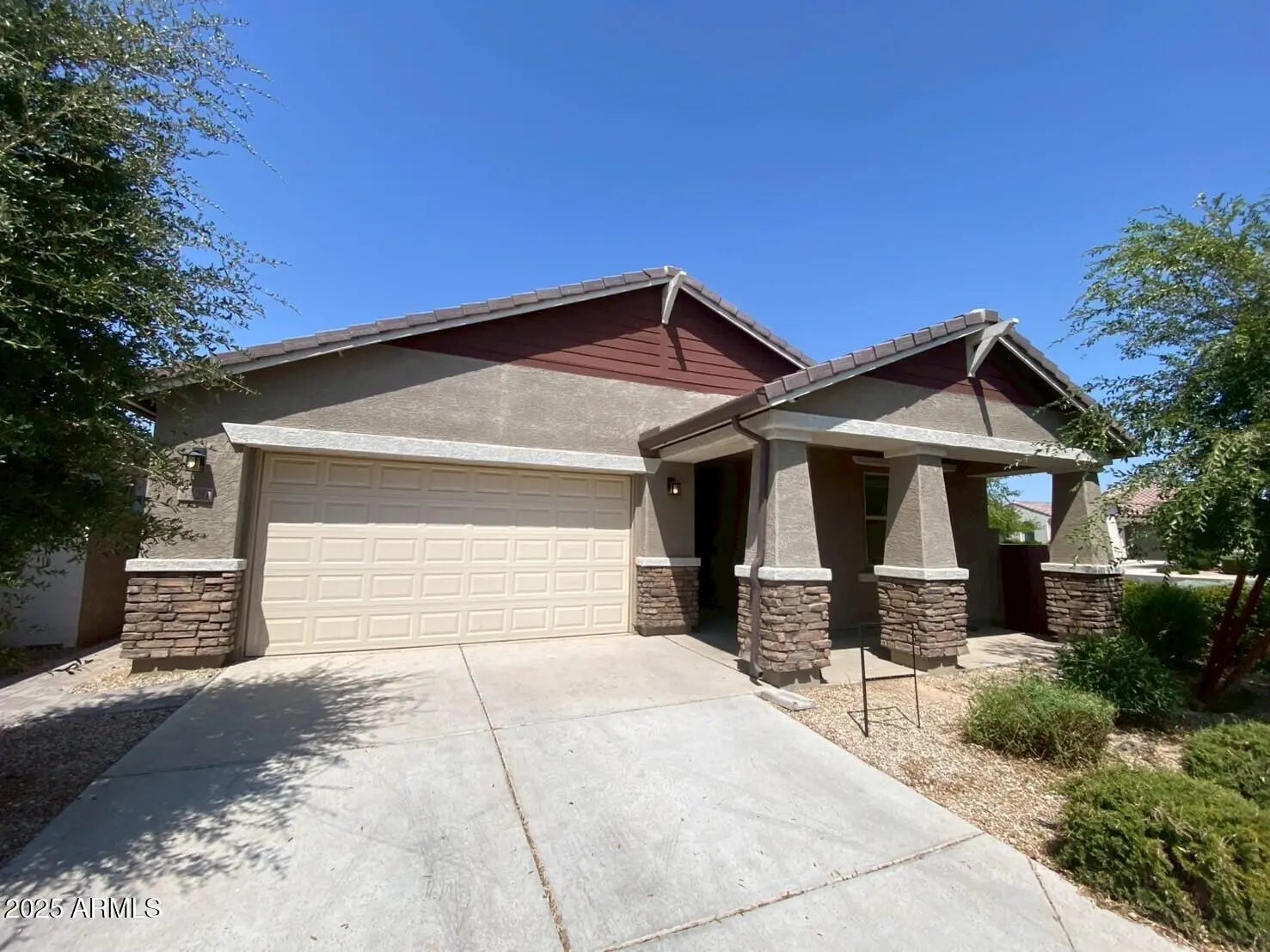 Photo of Listing #6911807