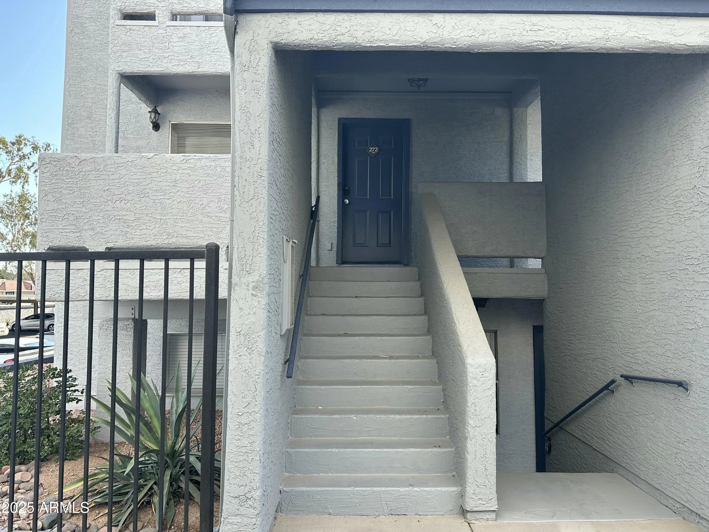 Photo of Listing #6911995