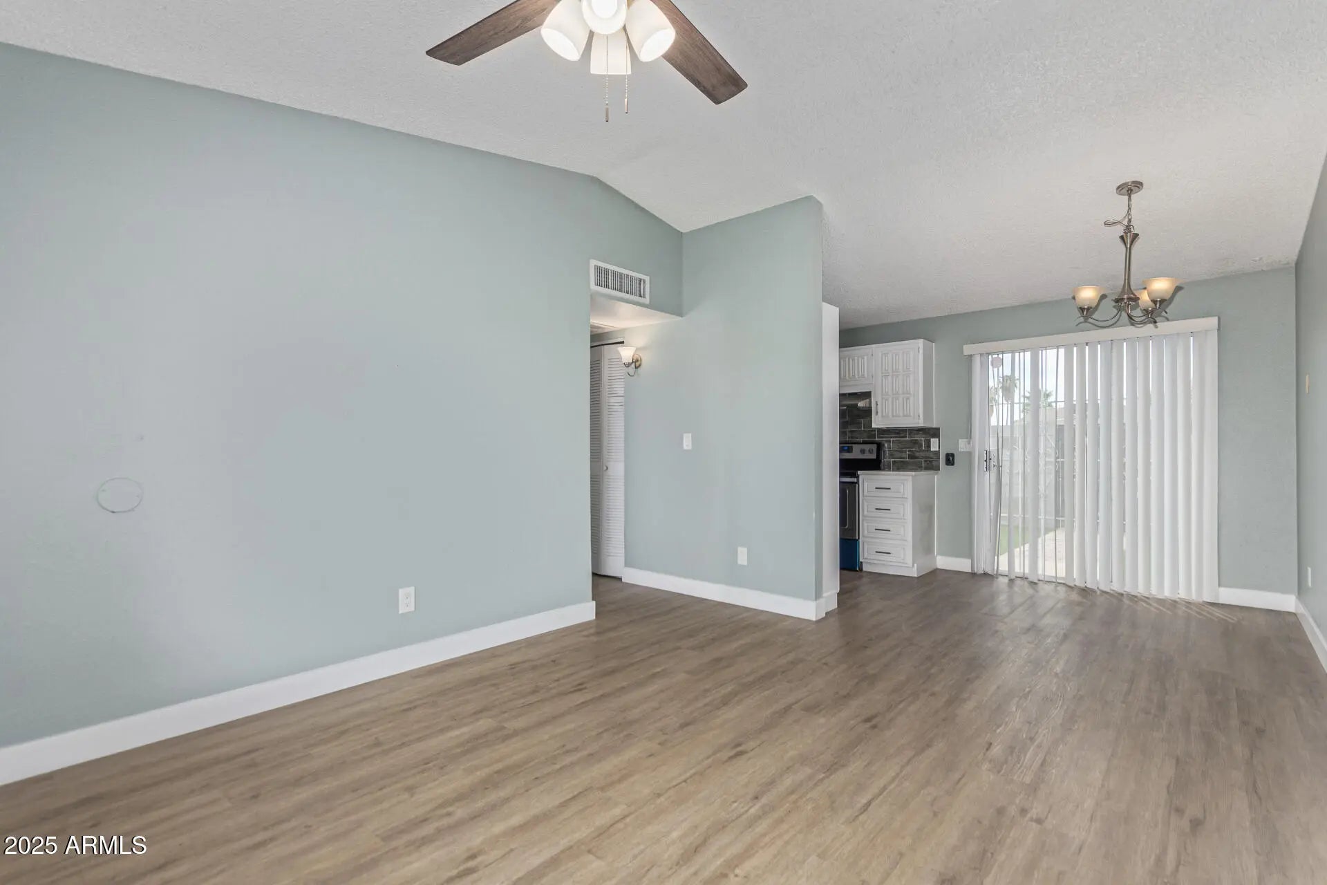 Photo of Listing #6912292