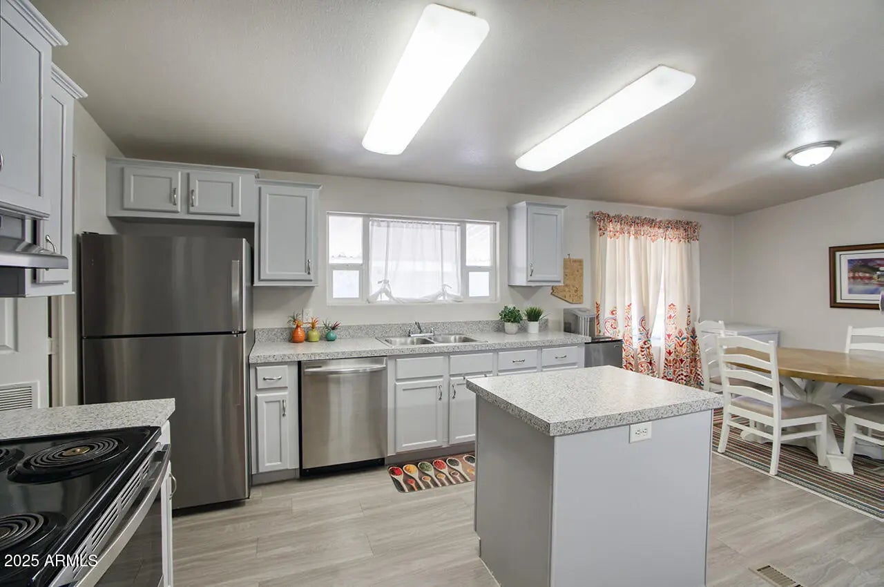 Photo of Listing #6912929