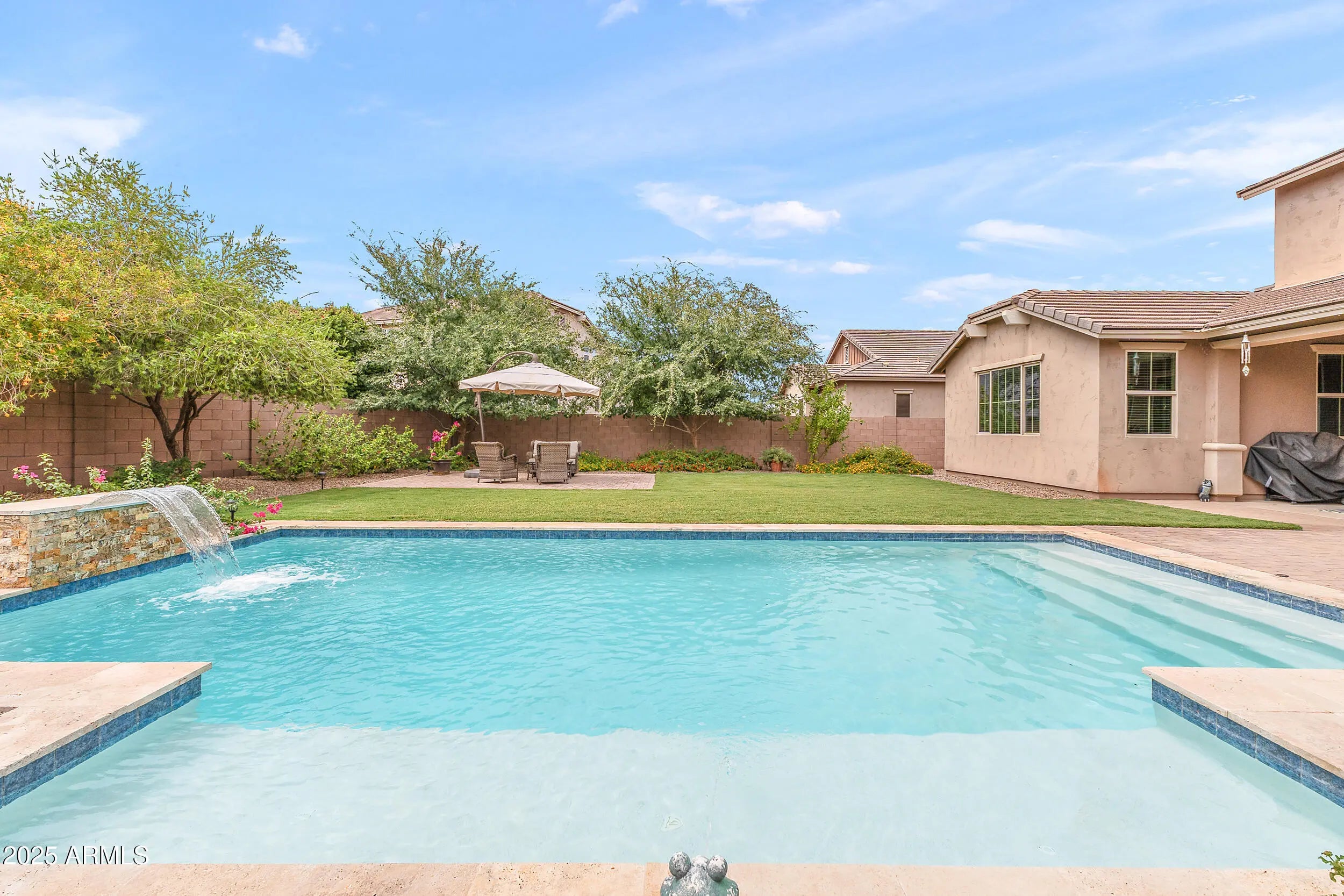 Photo of Listing #6912809