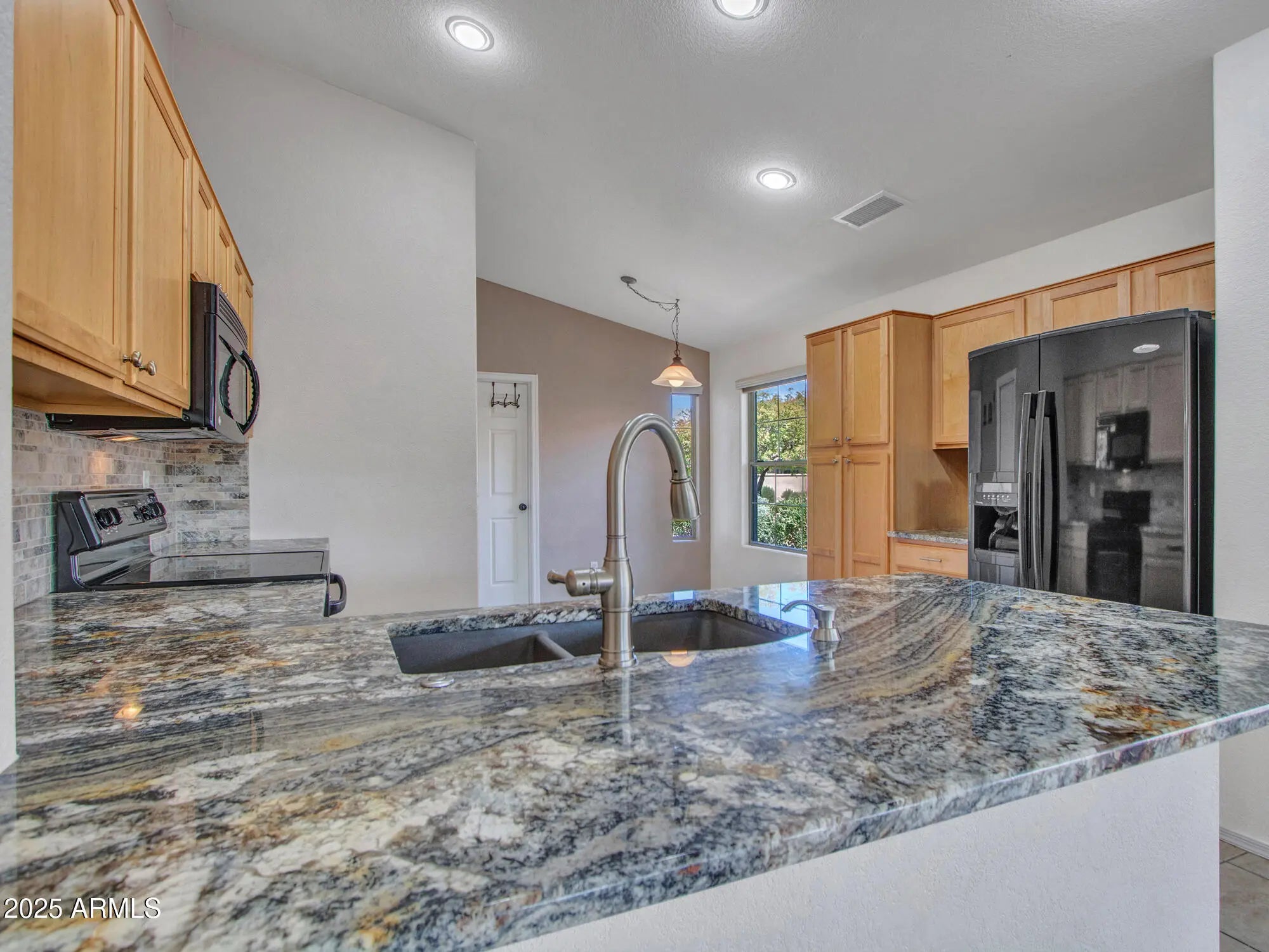 Photo of Listing #6913392