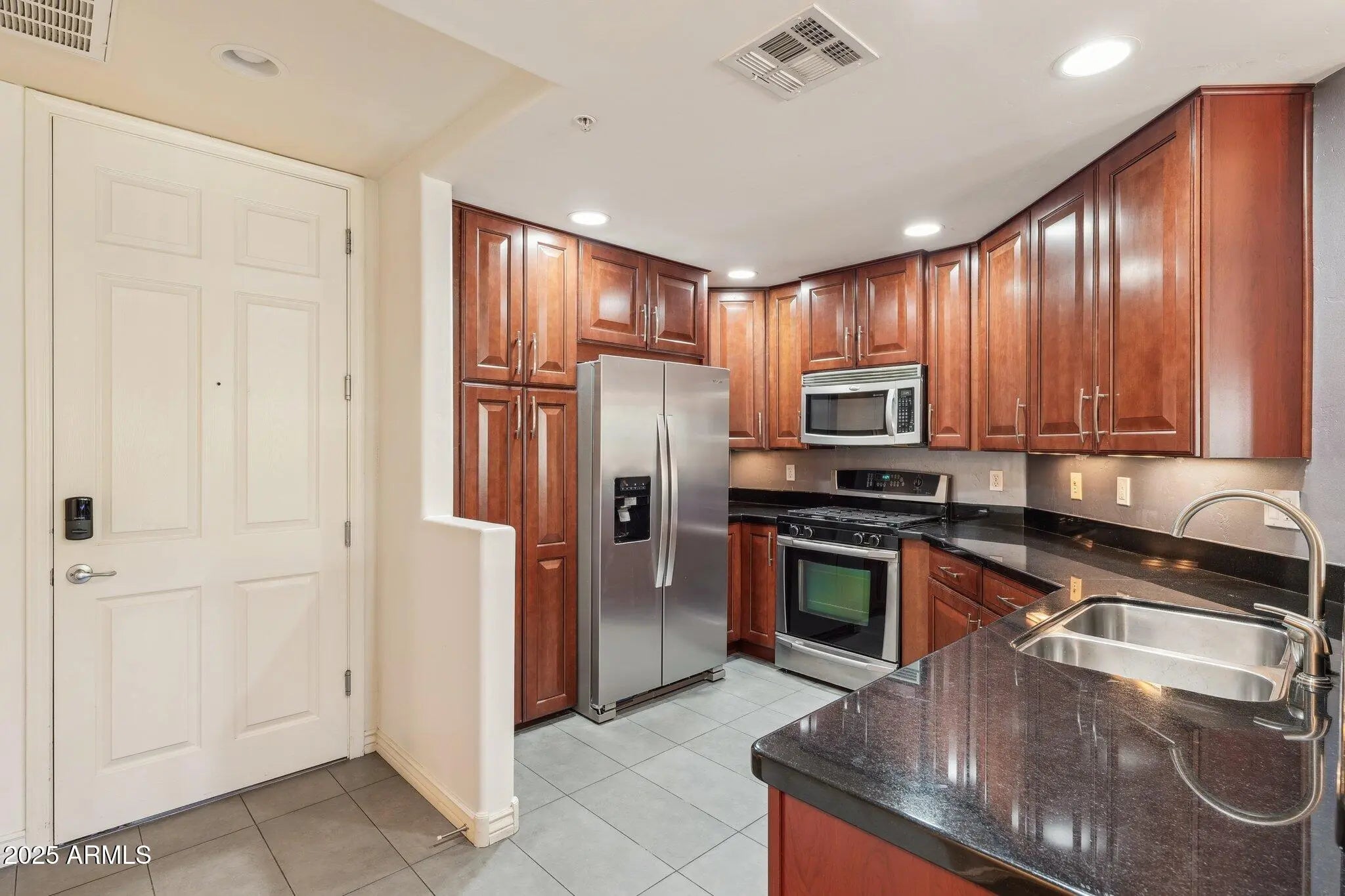 Photo of Listing #6912972