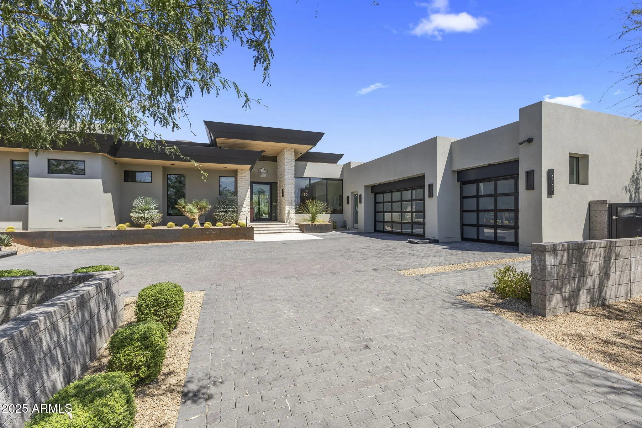 Photo of Listing #6920458