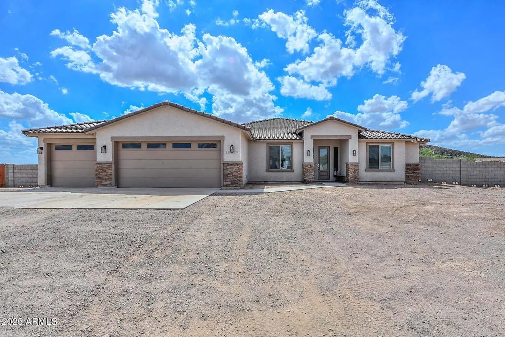 15079 W Desert Vista Trail, Surprise