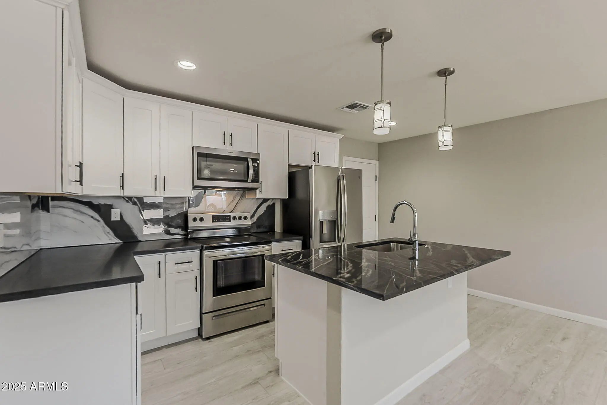 Photo of Listing #6914641