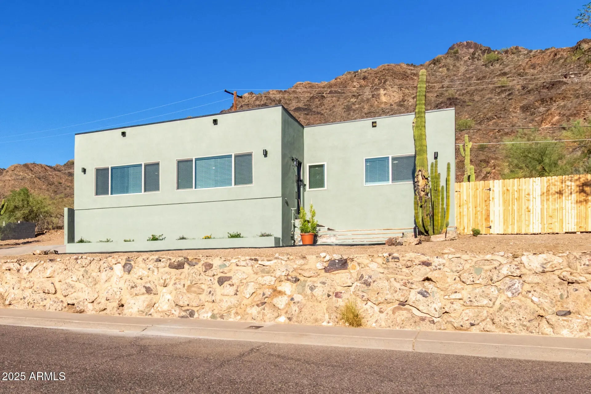 Photo of Listing #6913577