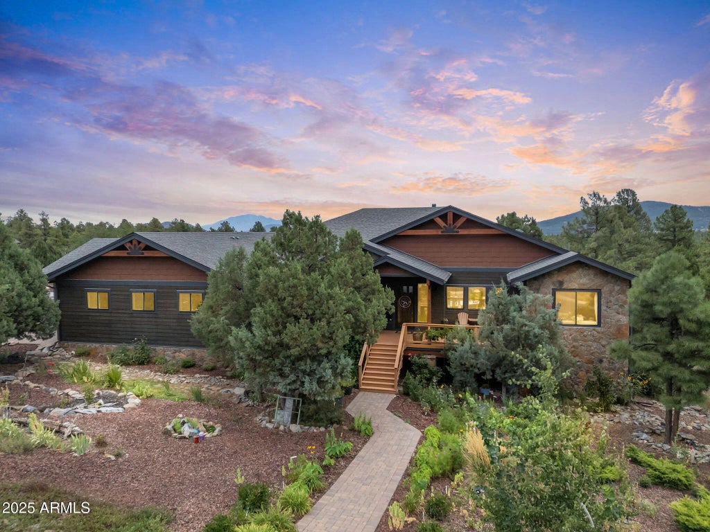 300 Fairway Drive, Williams