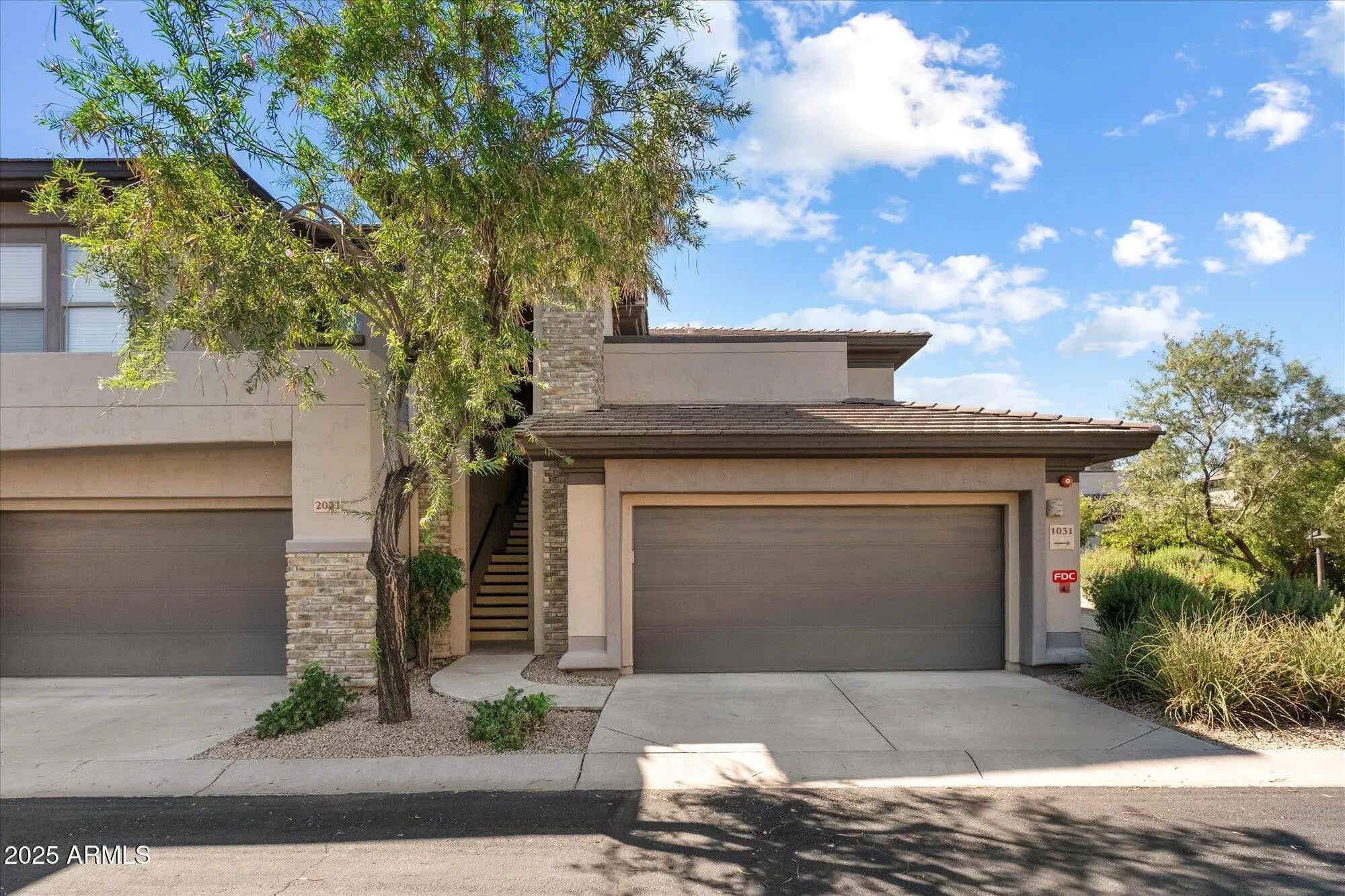 Photo of Listing #6930053