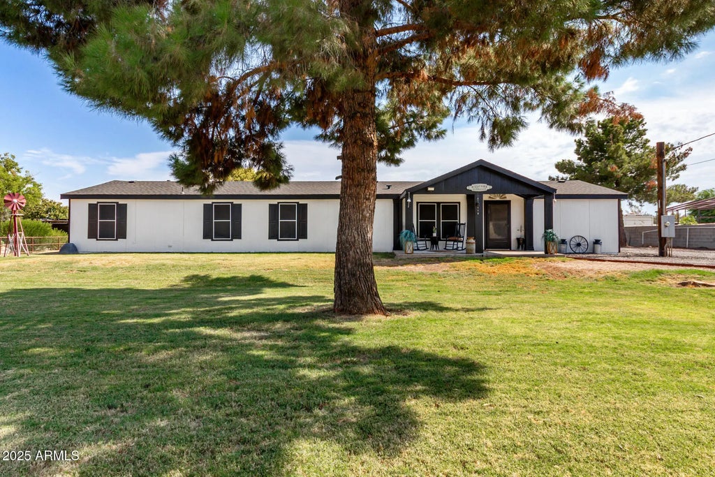 16037 W Orangewood Avenue, Litchfield Park