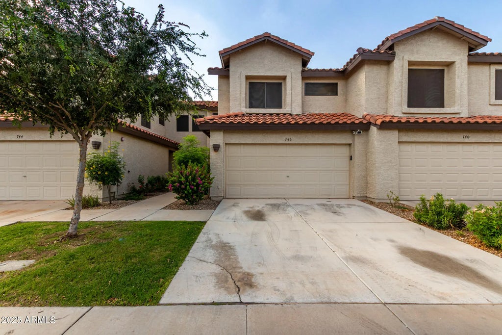 742 S Crows Nest Drive, Gilbert