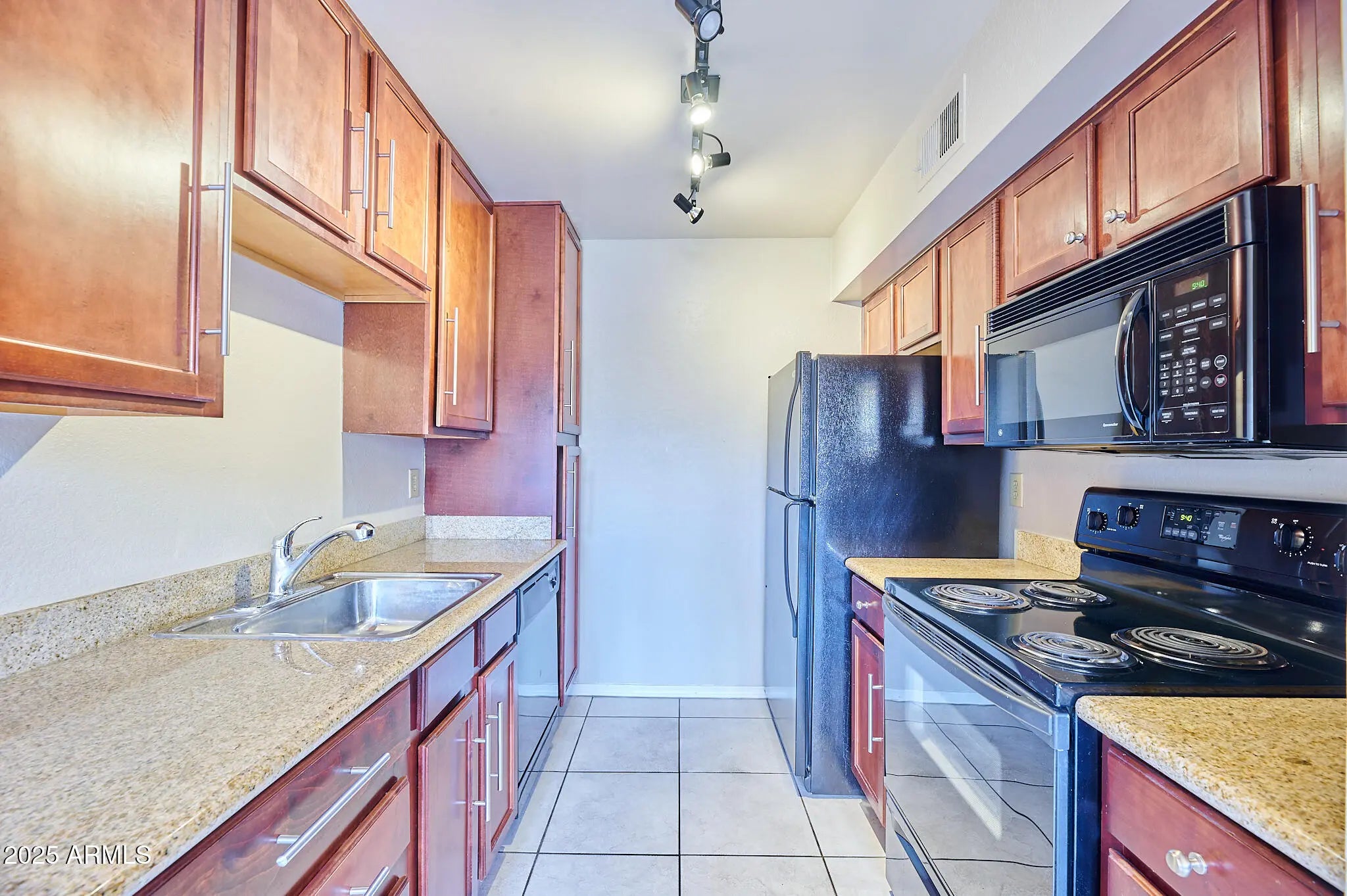 Photo of Listing #6915108