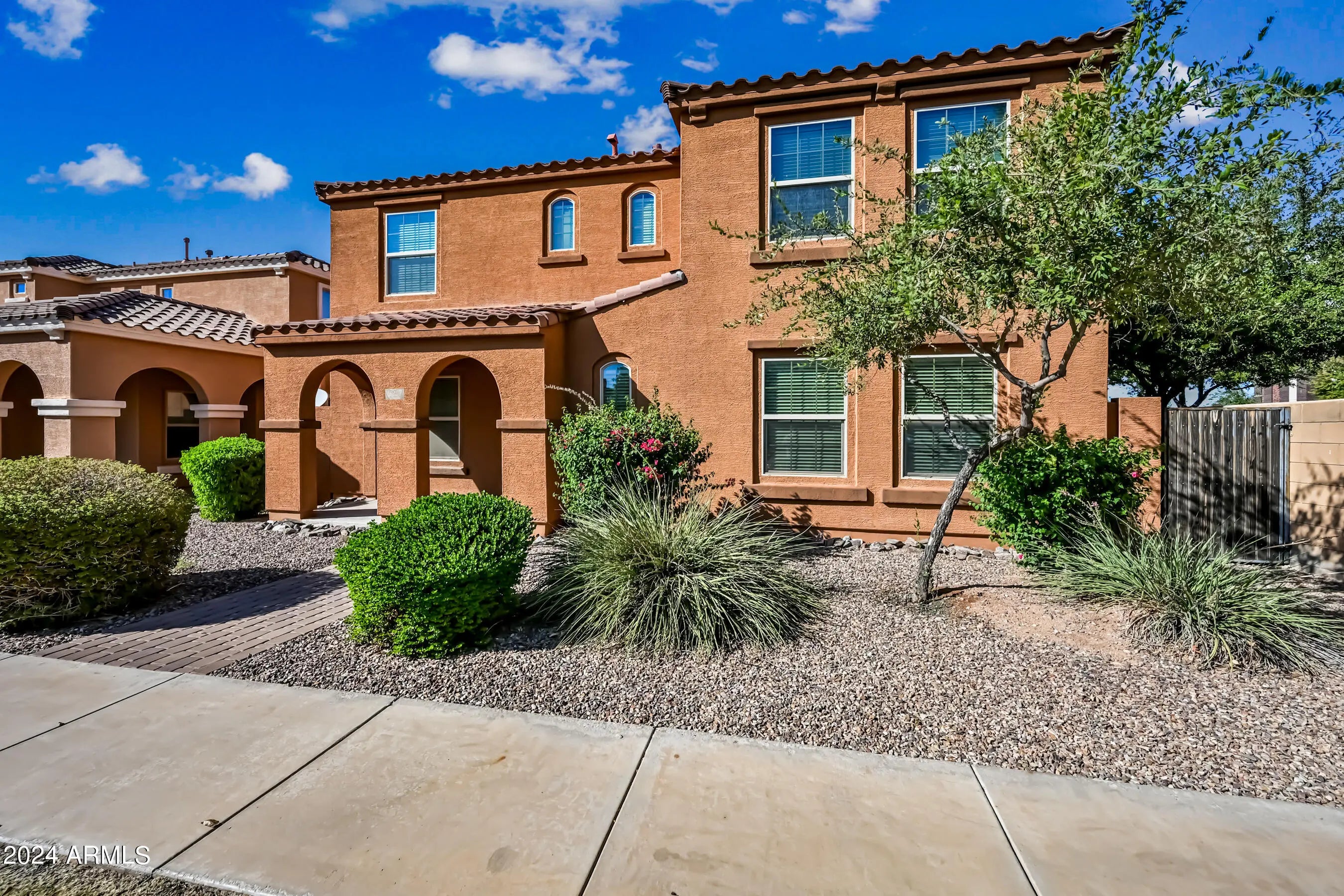 Photo of Listing #6913734