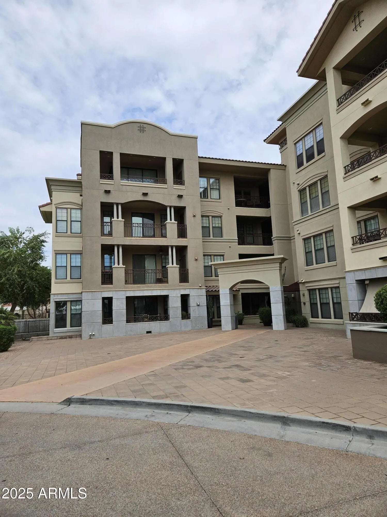 Photo of Listing #6917132