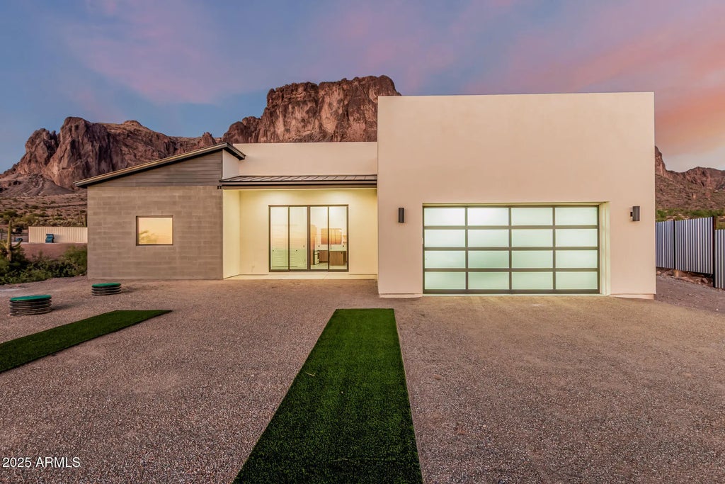 2075 N Holmes Road, Apache Junction