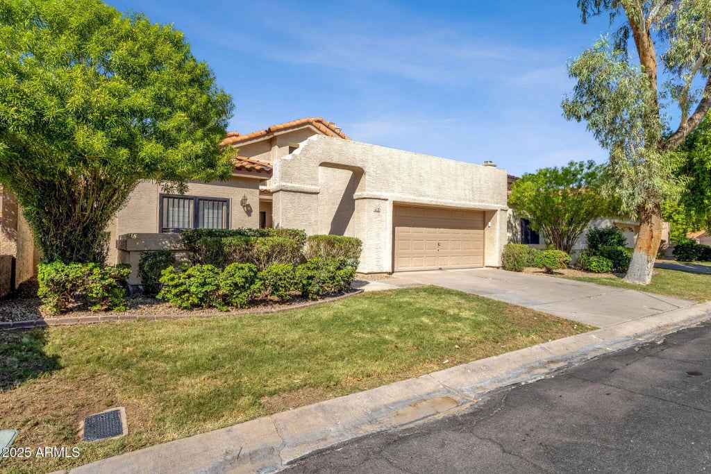 62 E Ranch Road, Tempe
