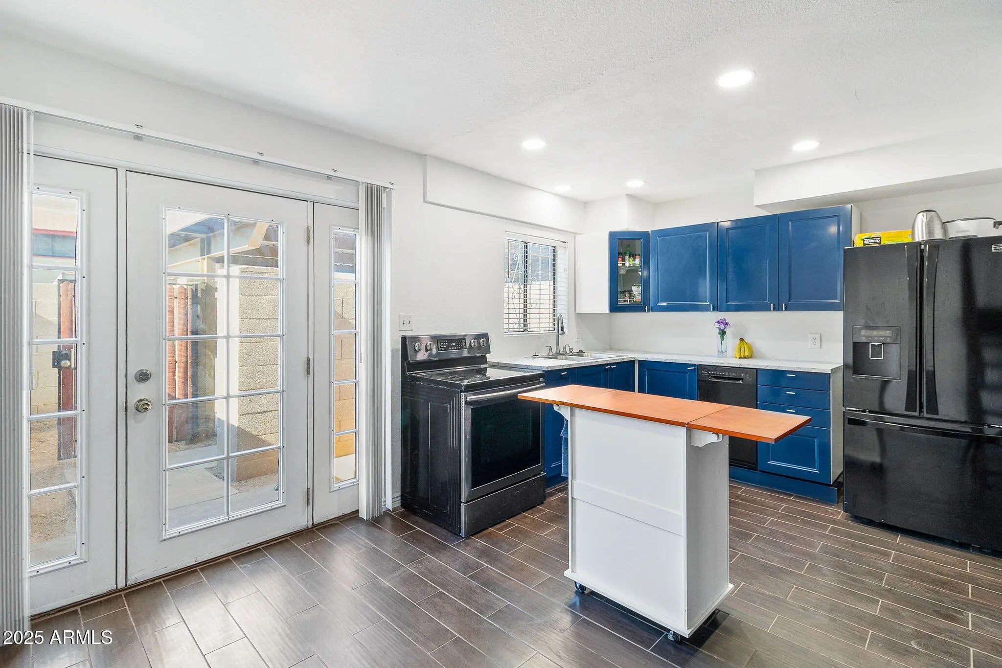 Photo of Listing #6916069