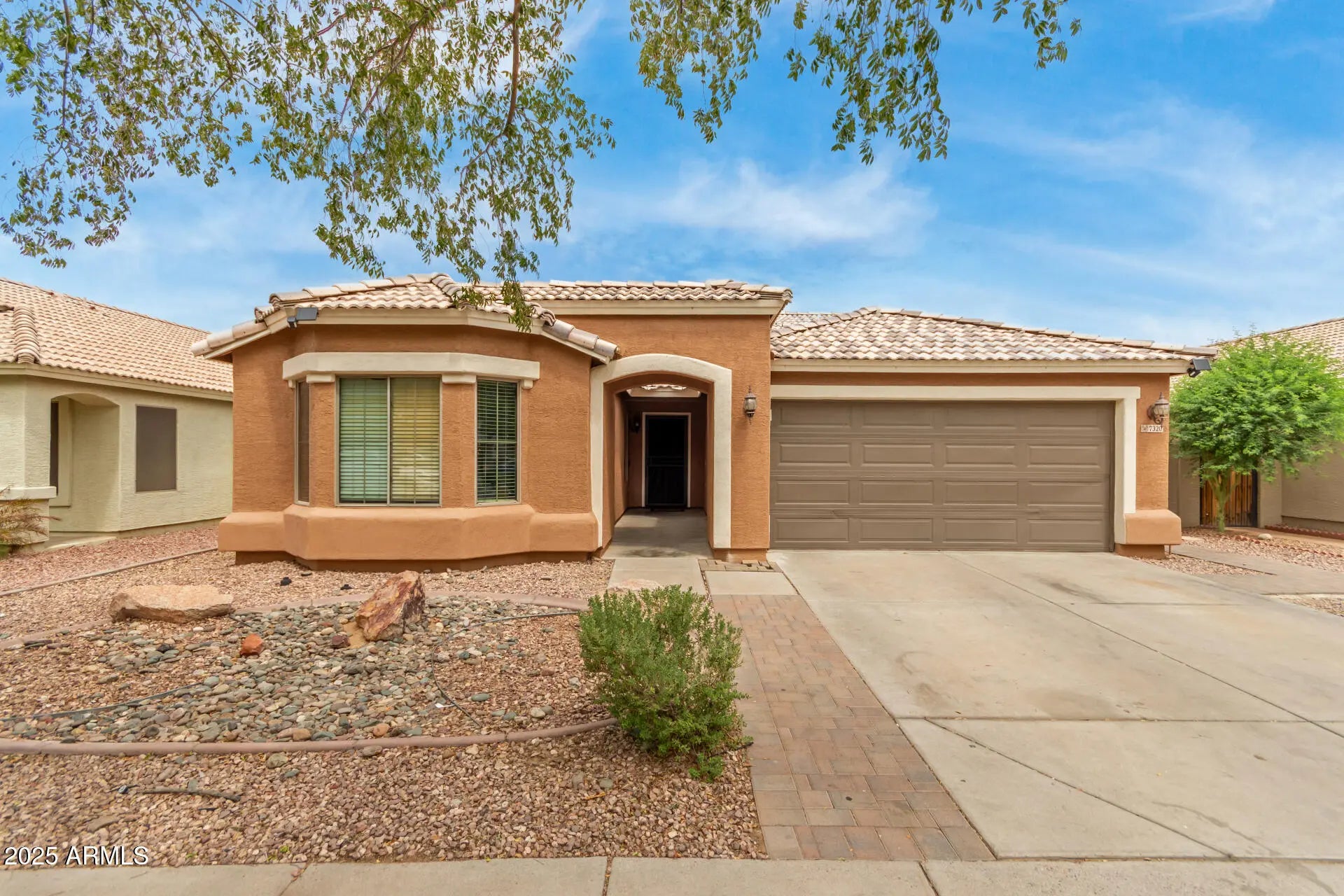 Photo of Listing #6915924