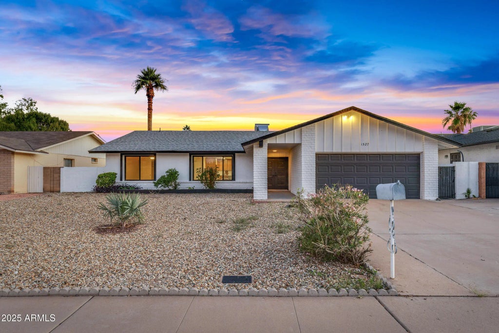 1527 E Bell De Mar Drive, Tempe