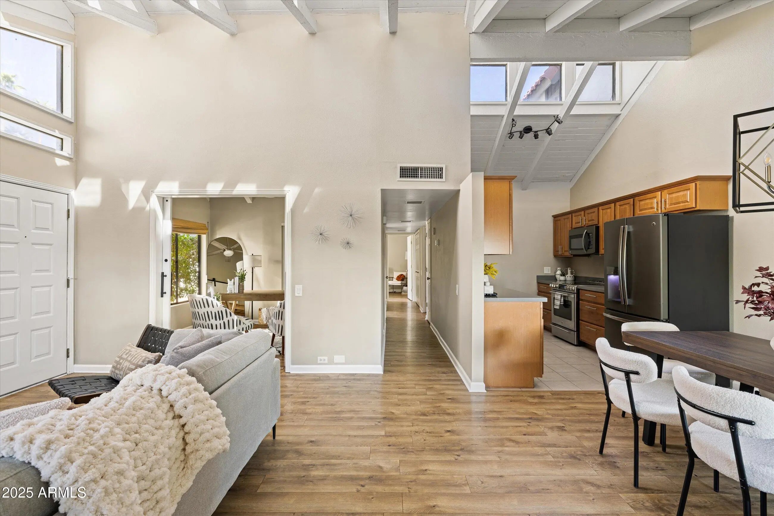 Photo of Listing #6923498