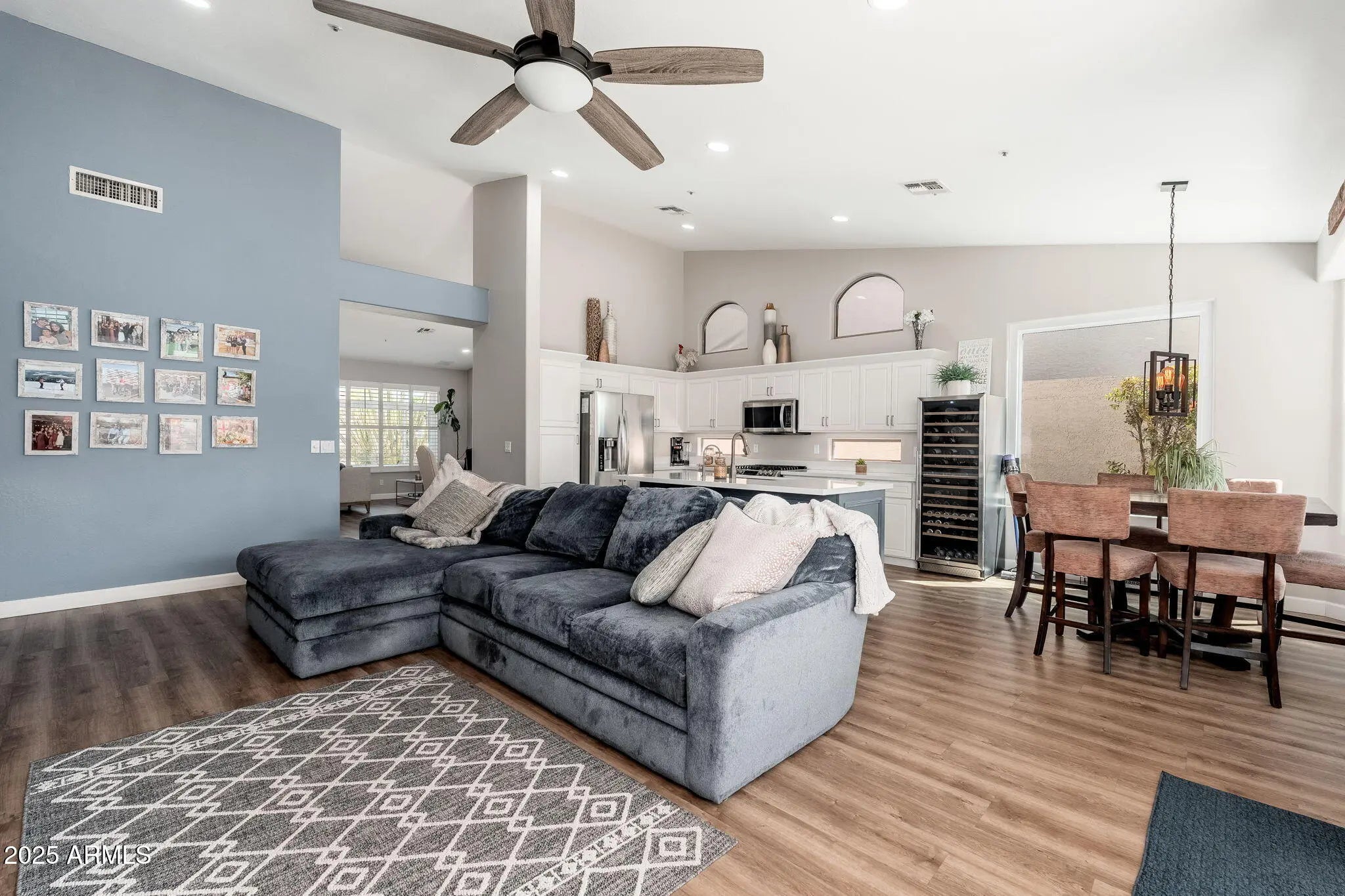 Photo of Listing #6915075