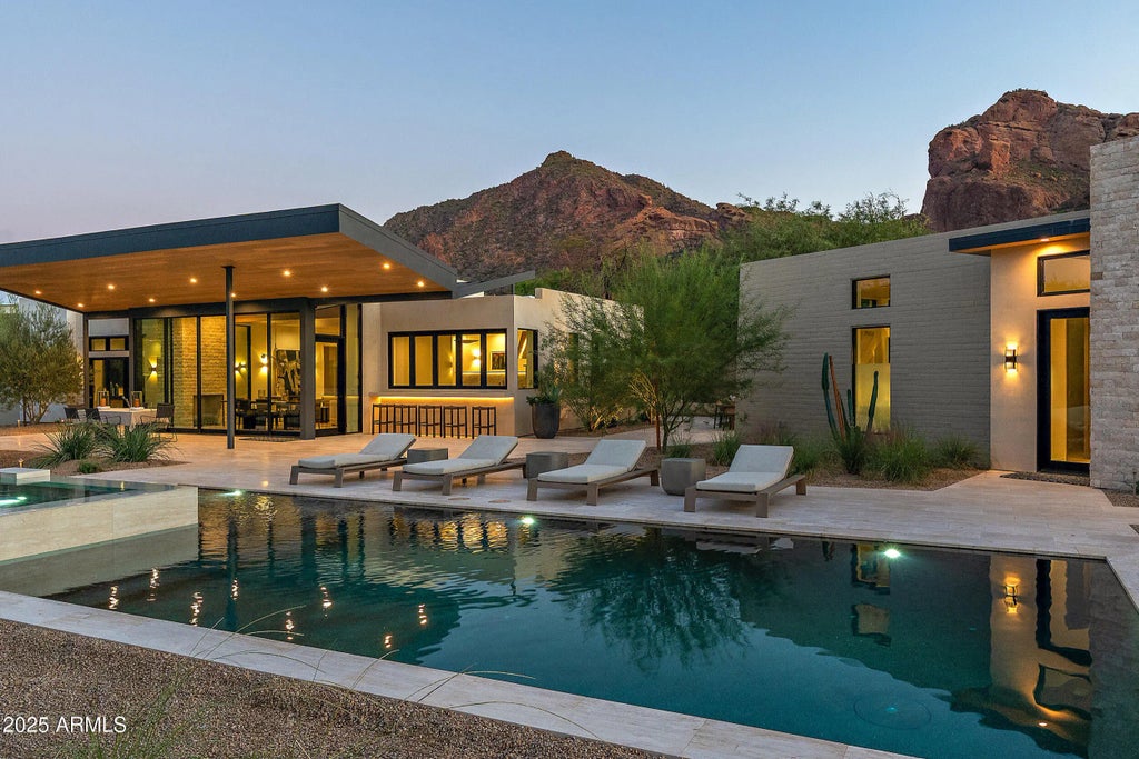 6135 N 51st Place, Paradise Valley