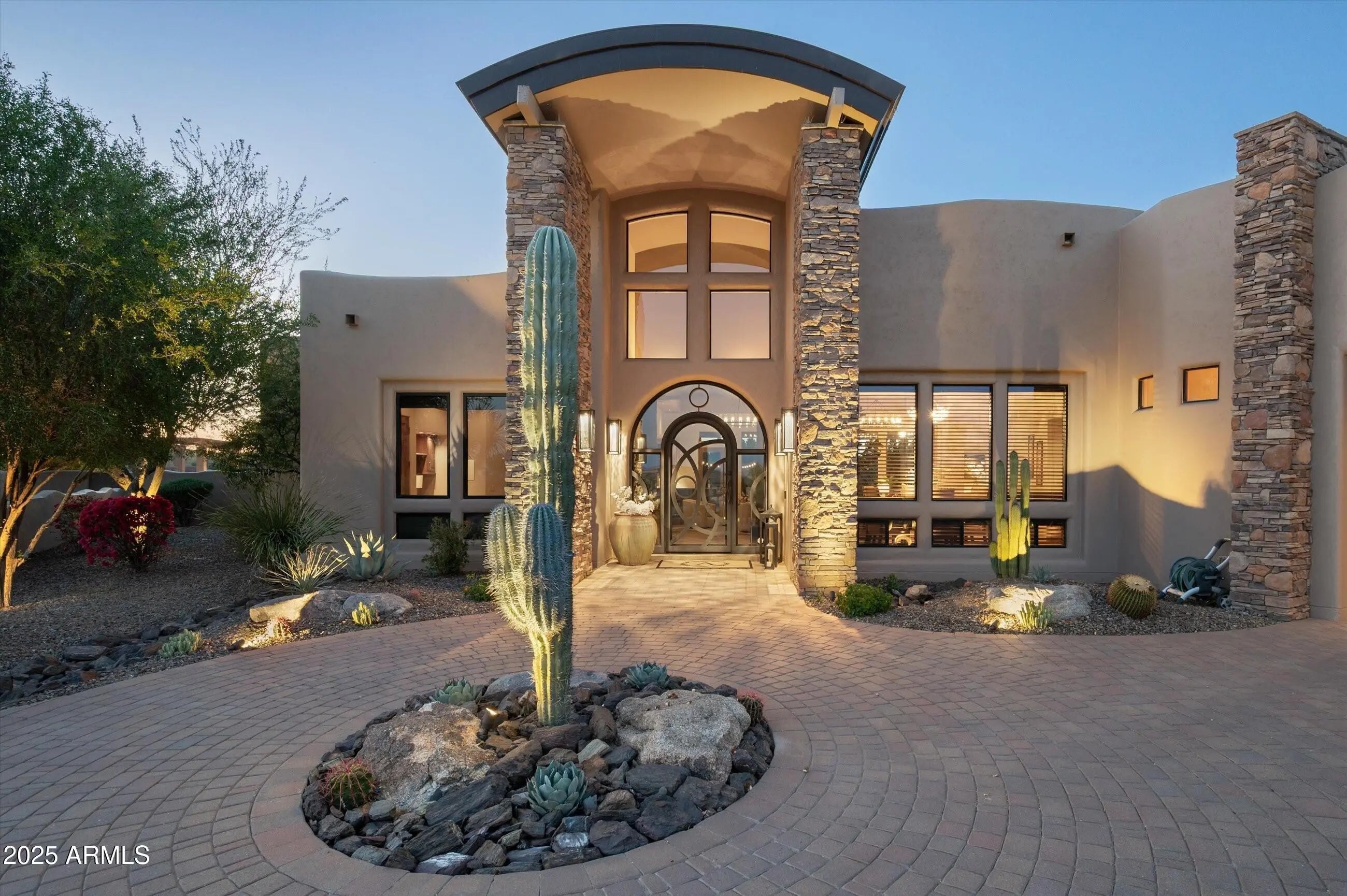 Photo of Listing #6915337