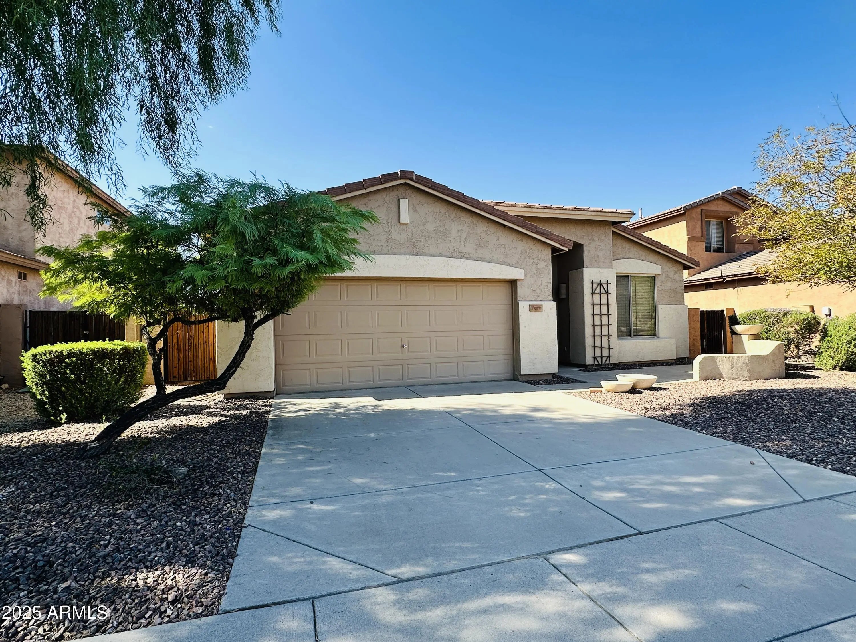 Photo of Listing #6915069