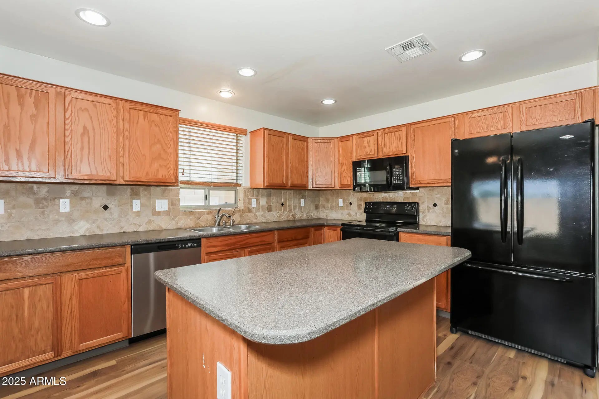 Photo of Listing #6915160