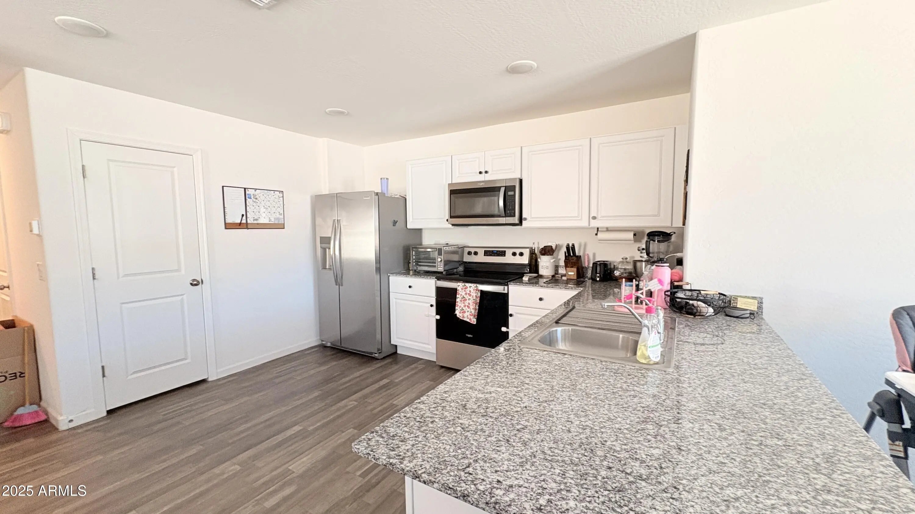 Photo of Listing #6915297