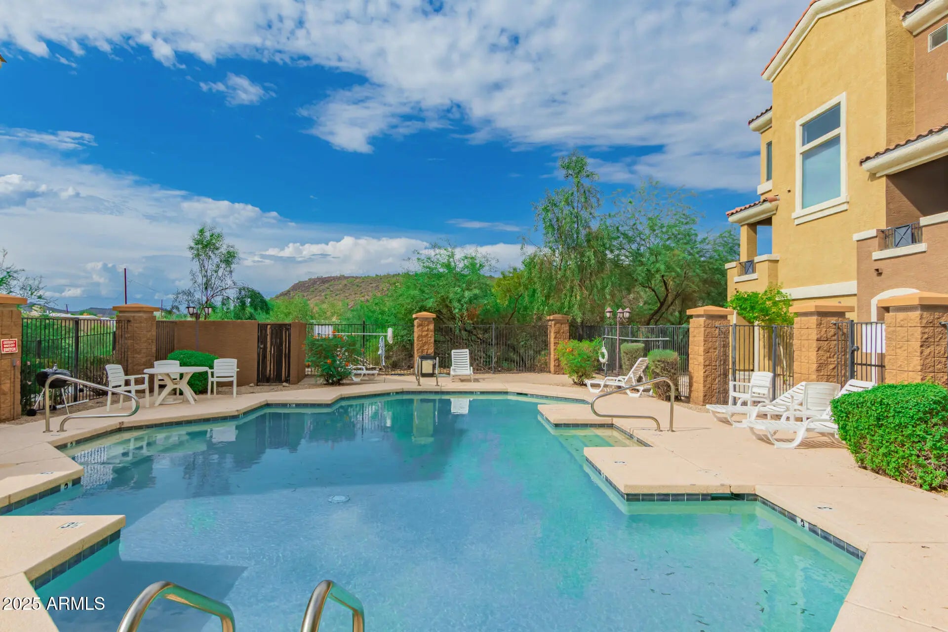 Photo of Listing #6915811