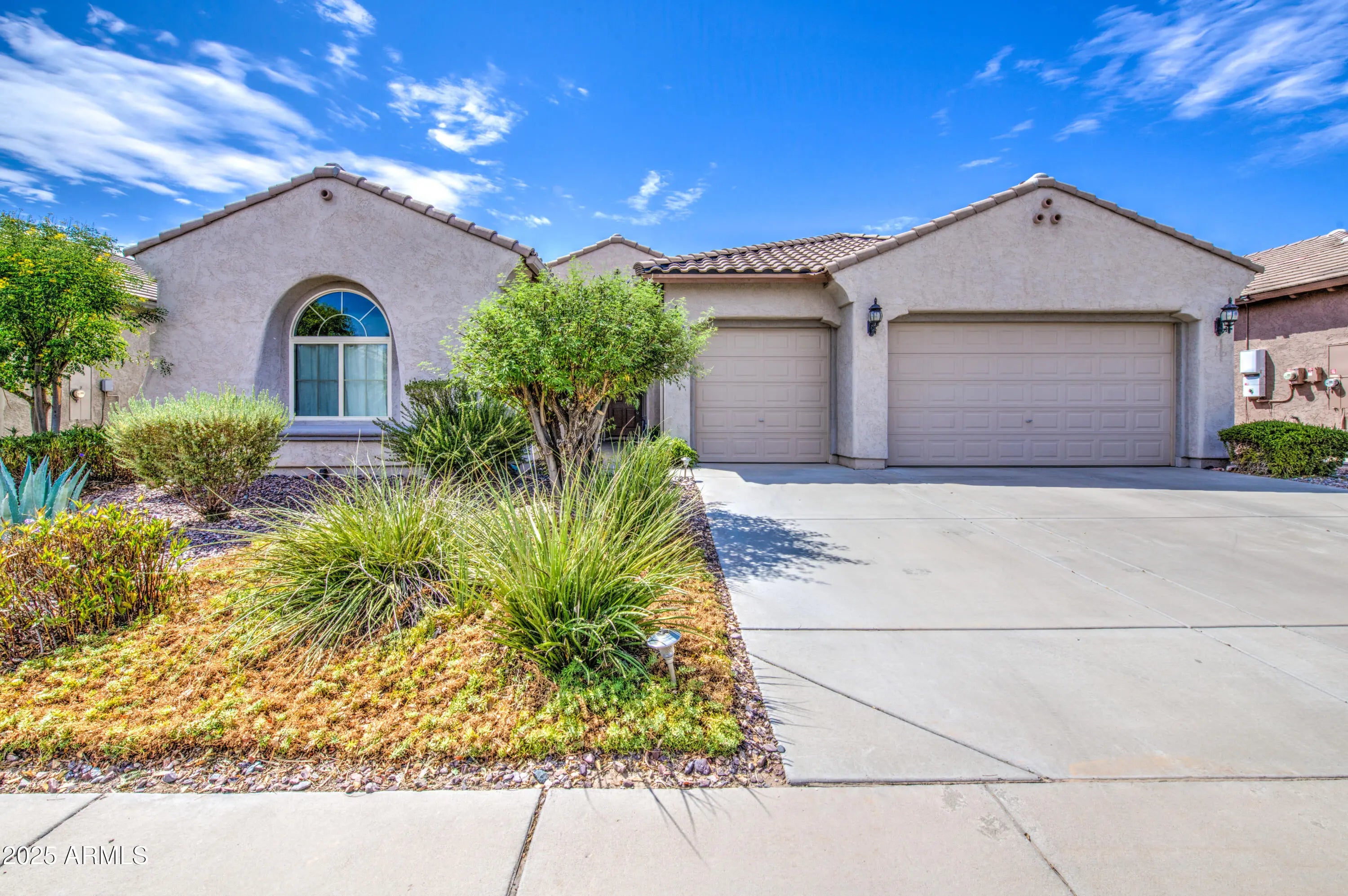 Photo of Listing #6915901