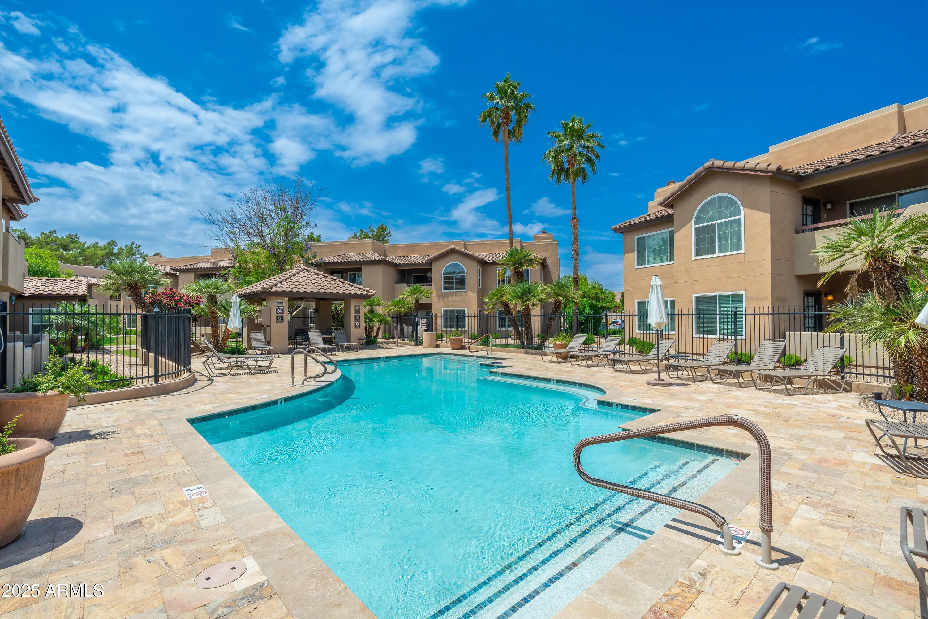 Photo of Listing #6915493