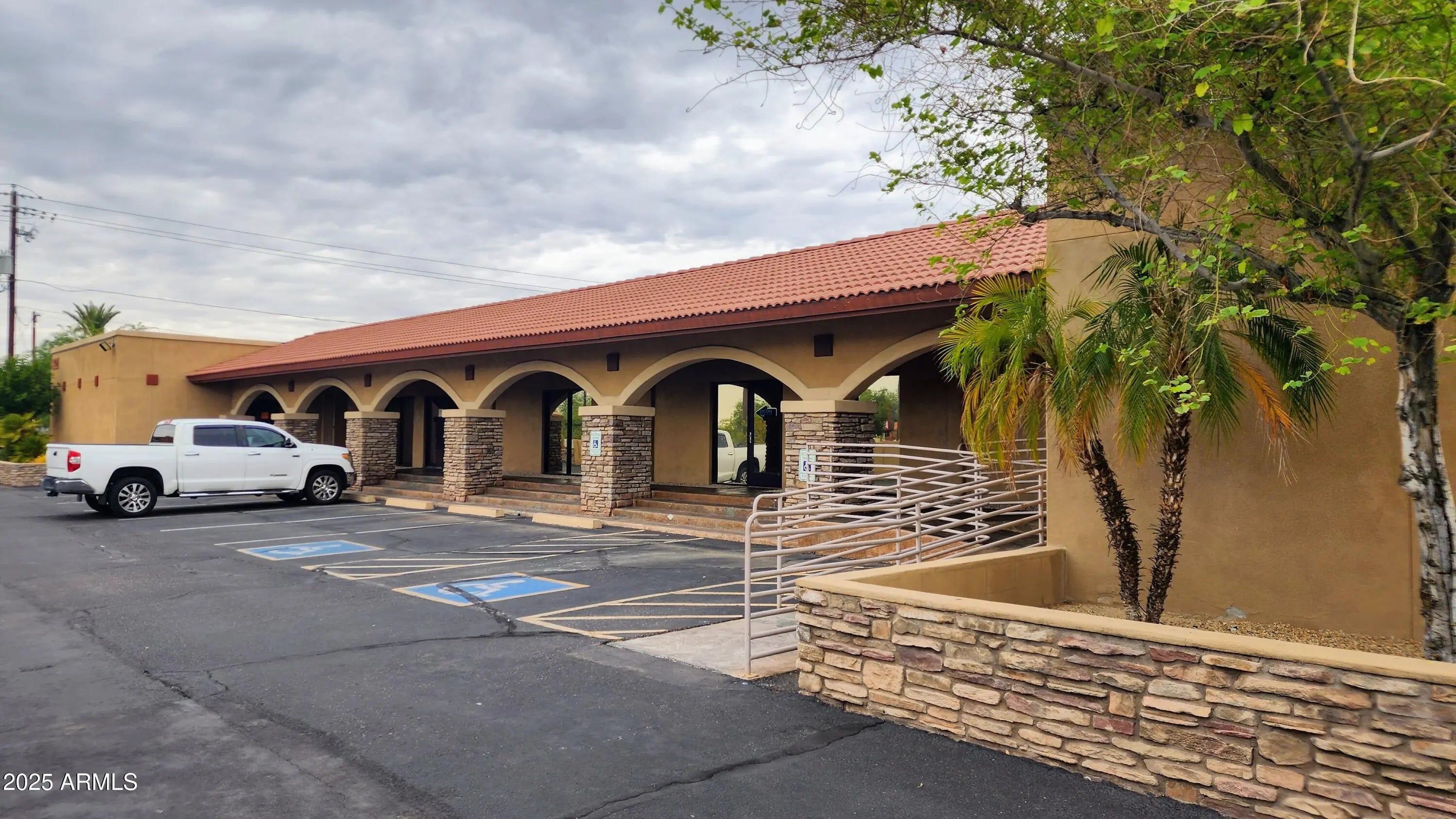 Photo of Listing #6916003