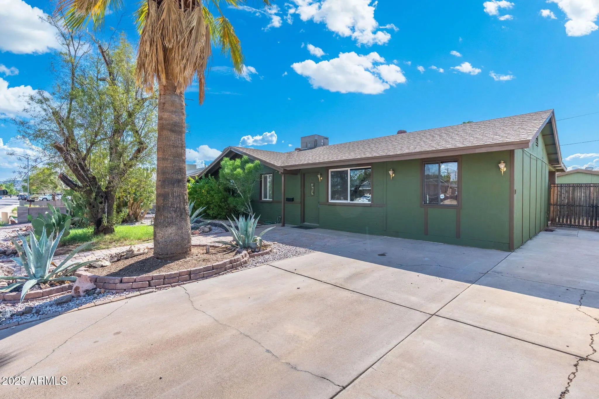 Photo of Listing #6916102