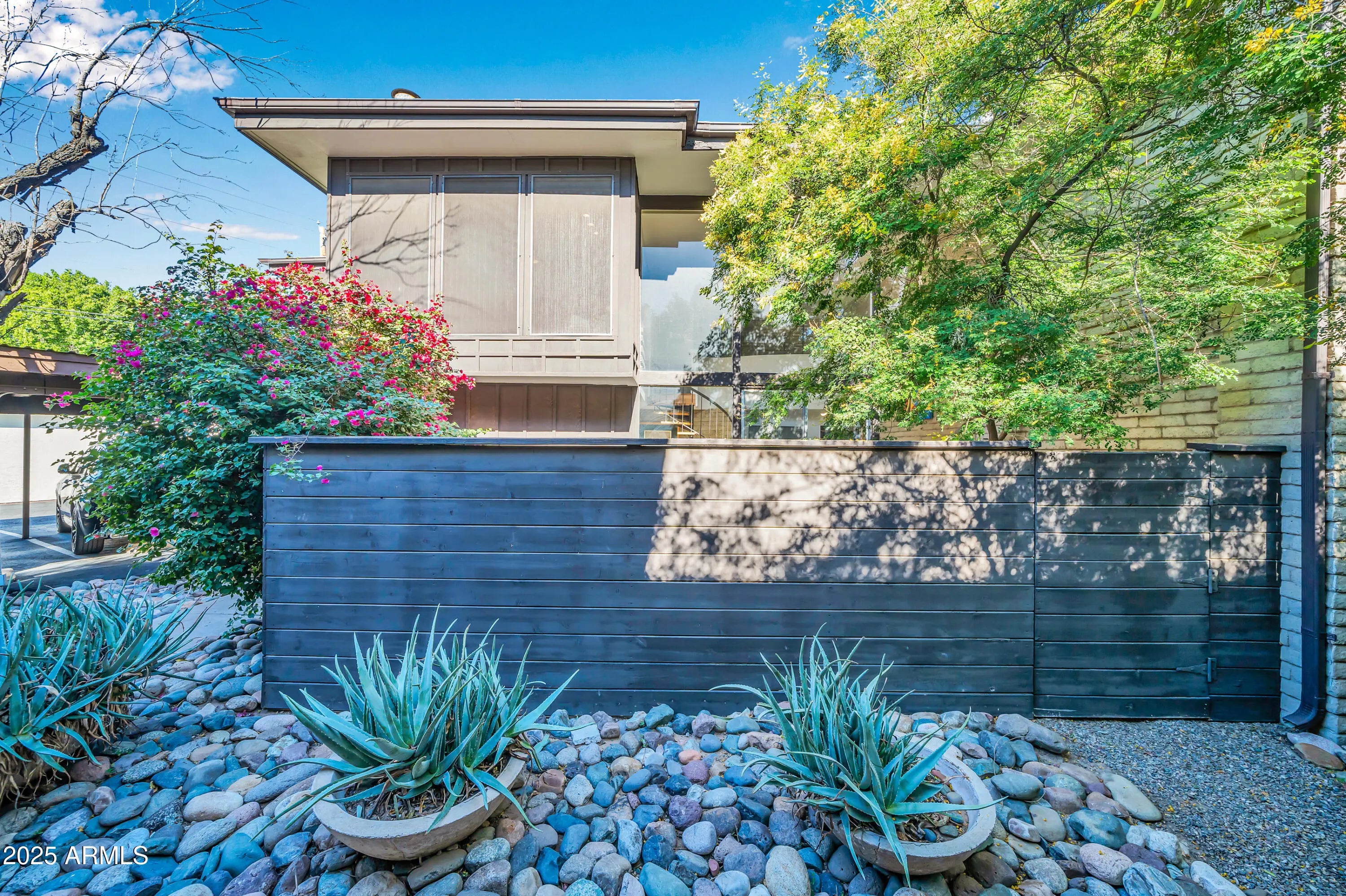 Photo of Listing #6915807