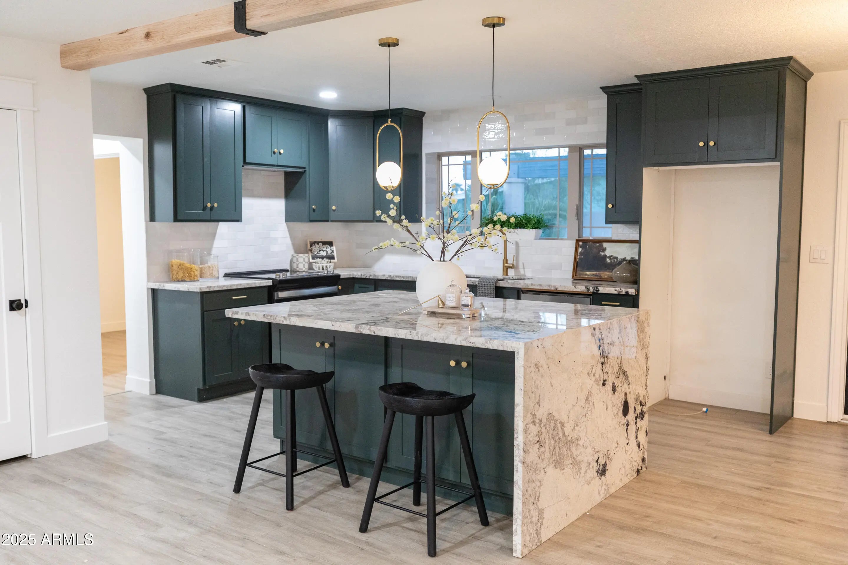 Photo of Listing #6916600