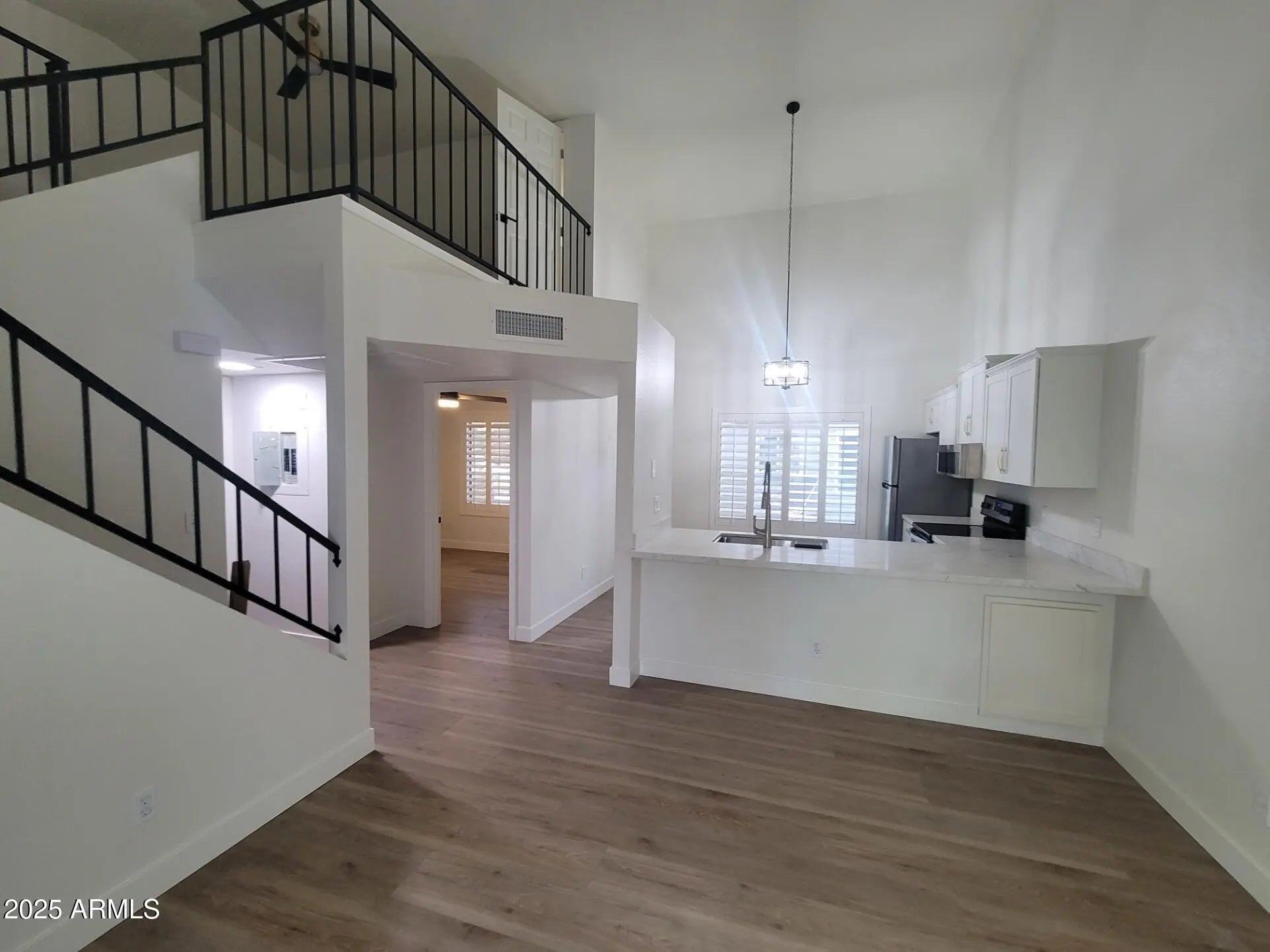 Photo of Listing #6916278