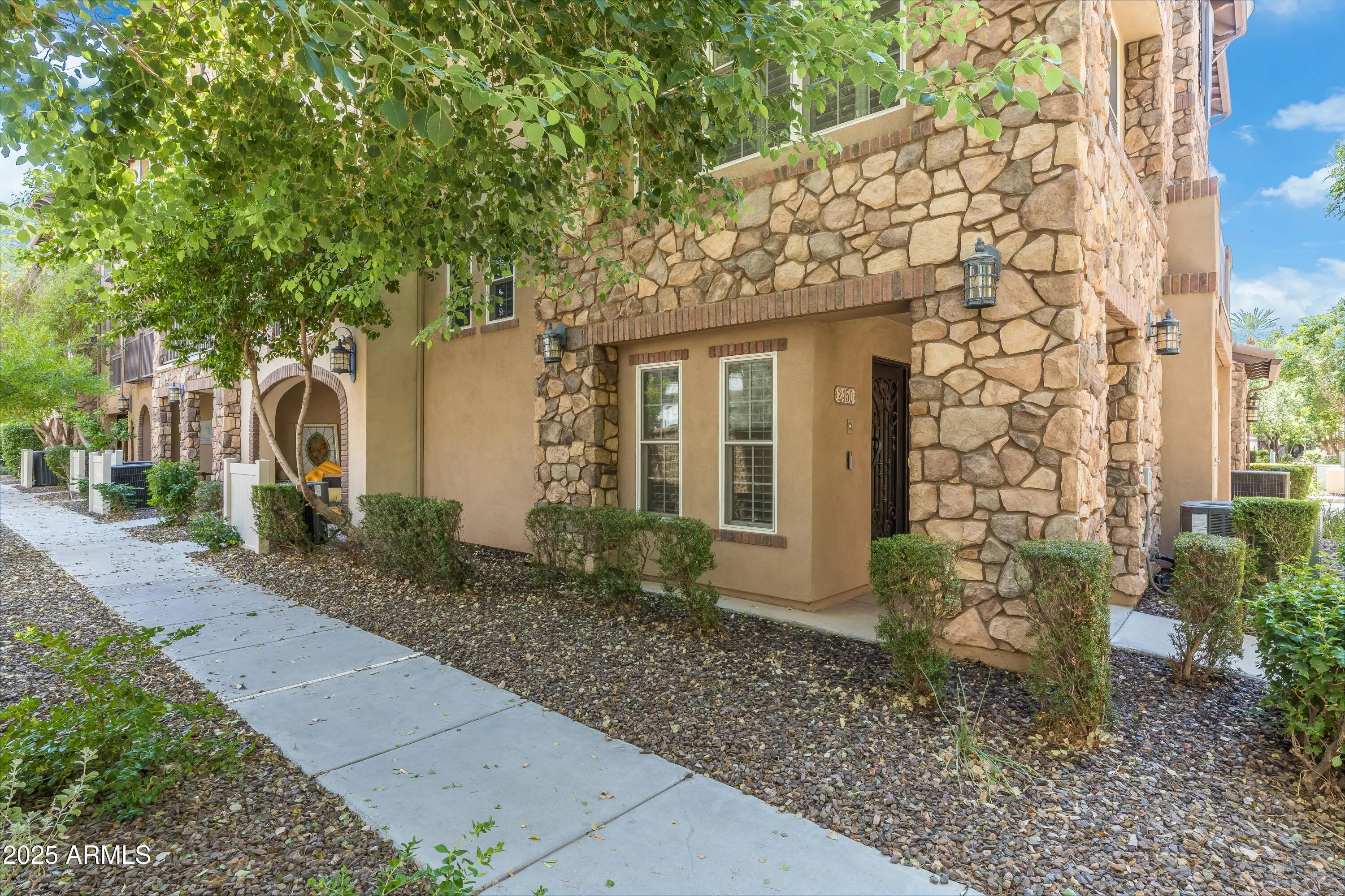 Photo of Listing #6917490