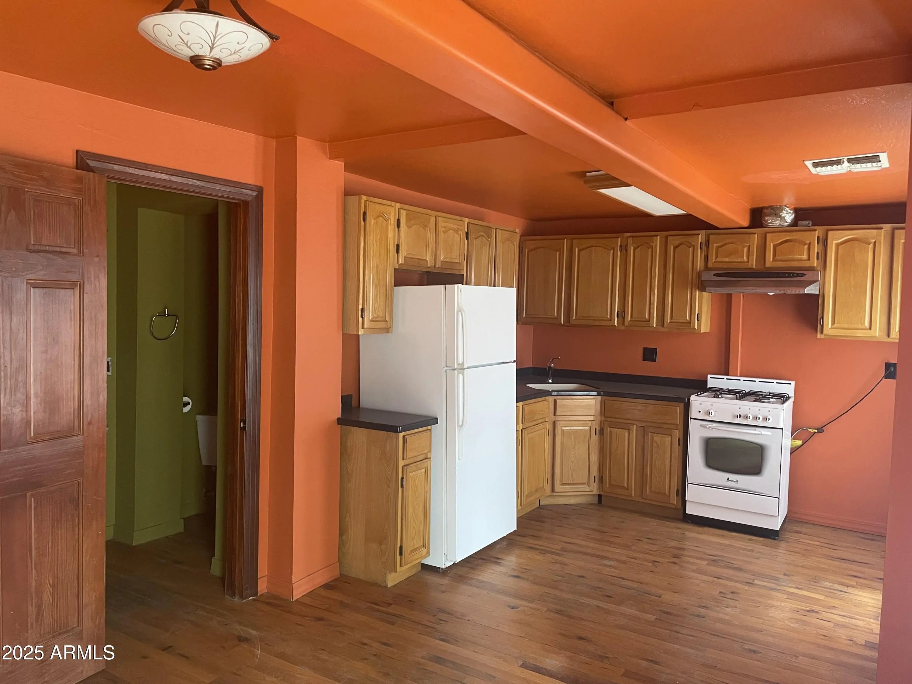 Photo of Listing #6916213