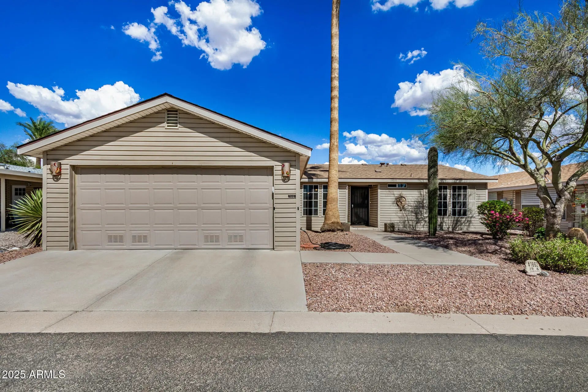 Photo of Listing #6916301