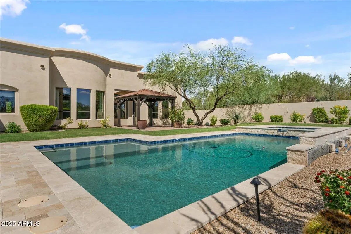 Photo of Listing #6916702