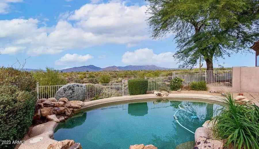 Photo of Listing #6916373