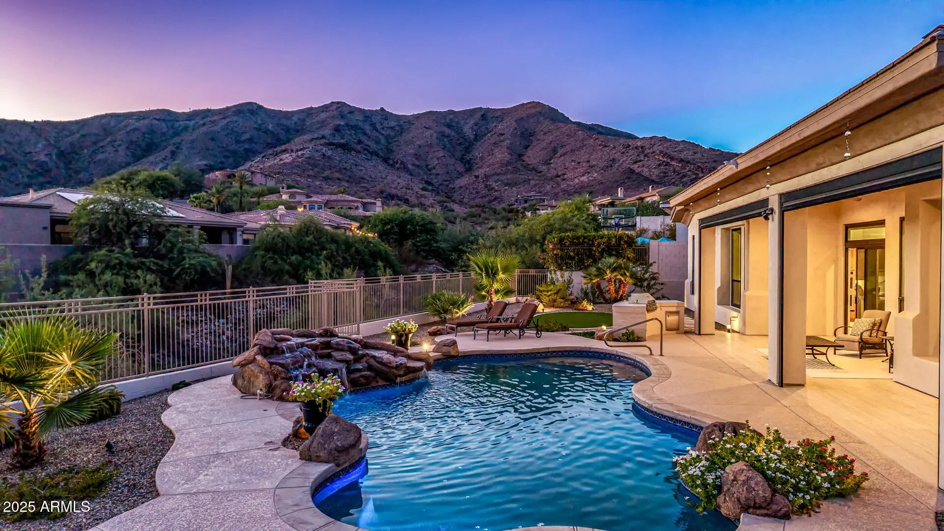 Photo of Listing #6916858