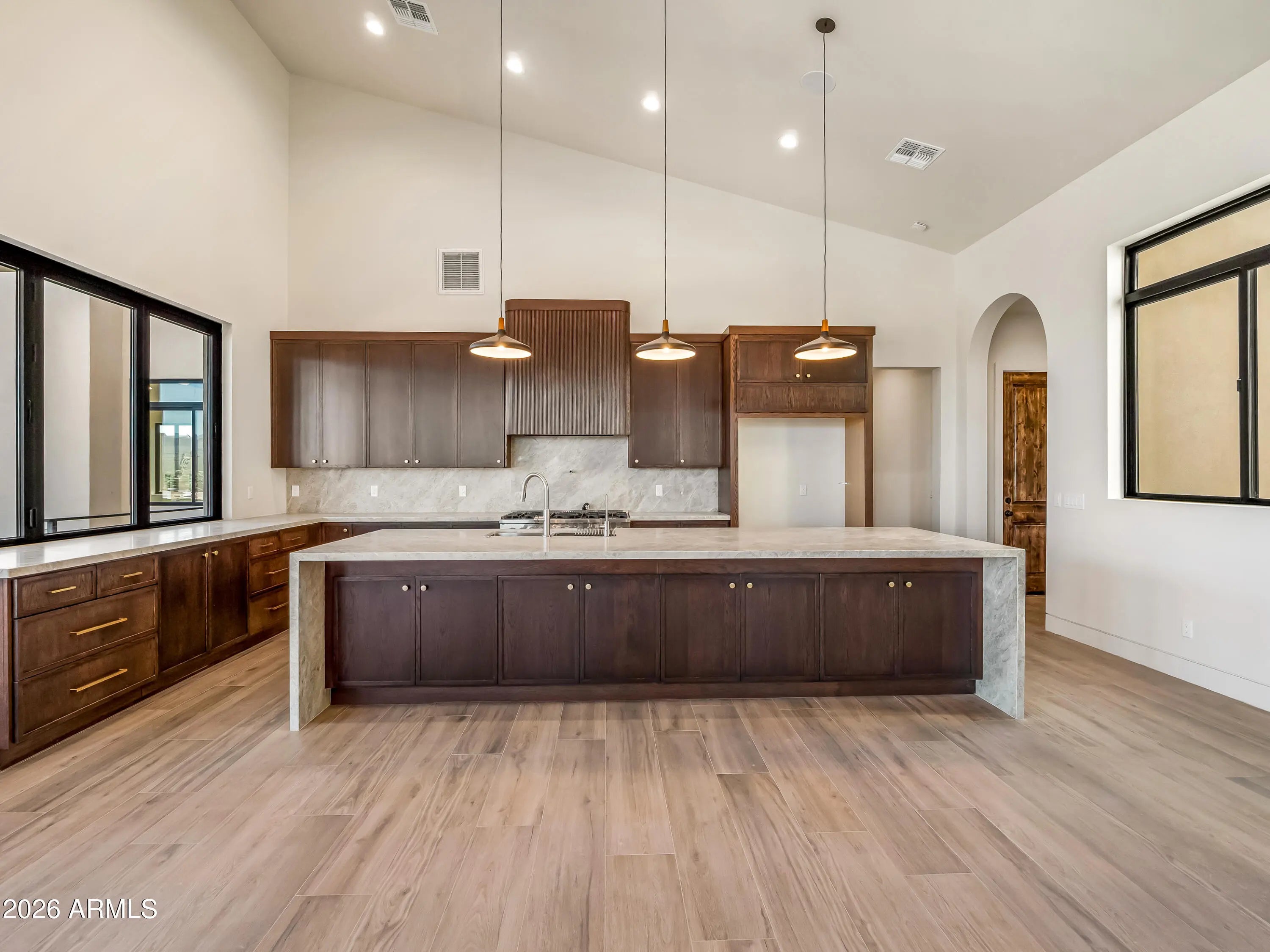 Photo of Listing #6916982