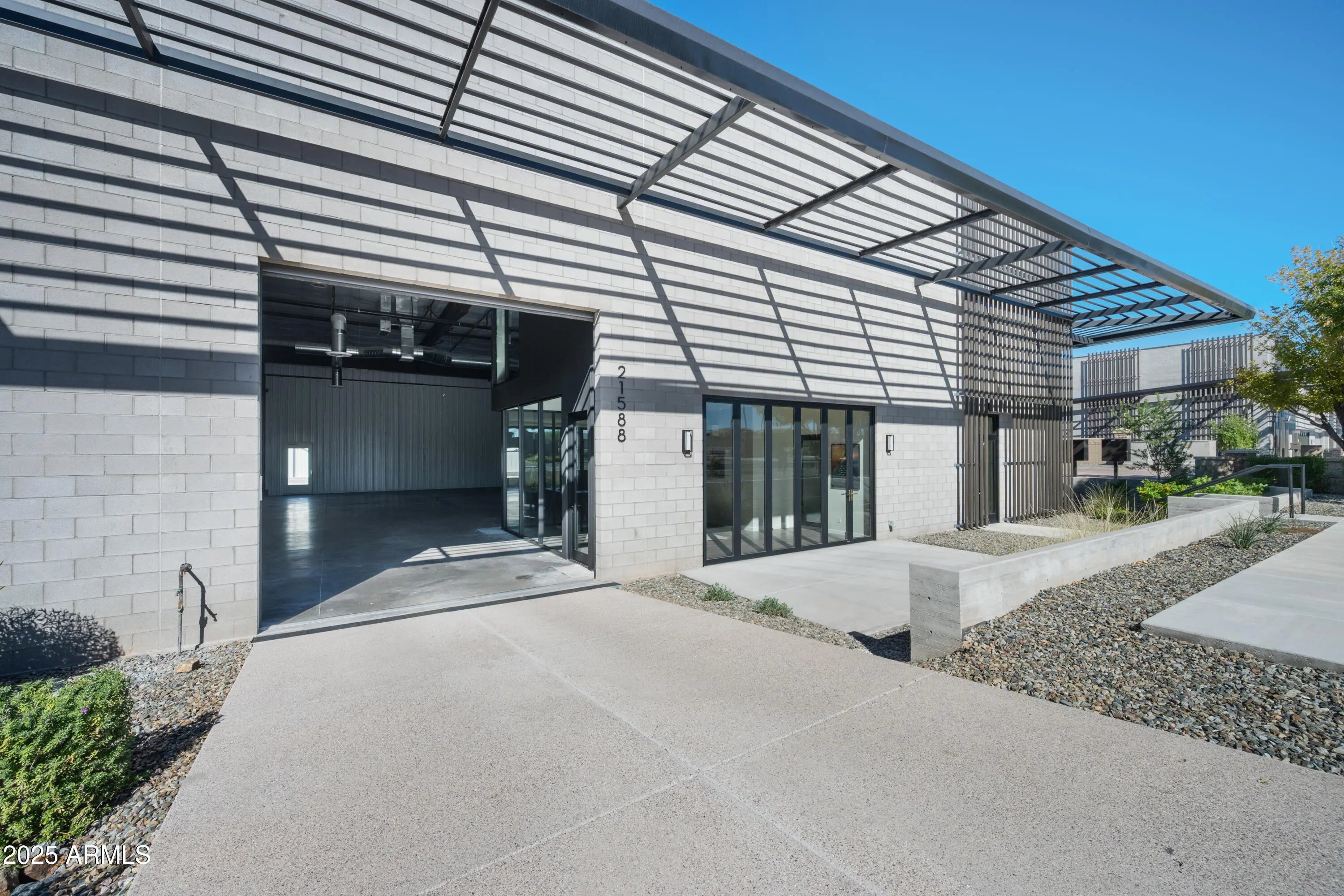 Photo of Listing #6916798