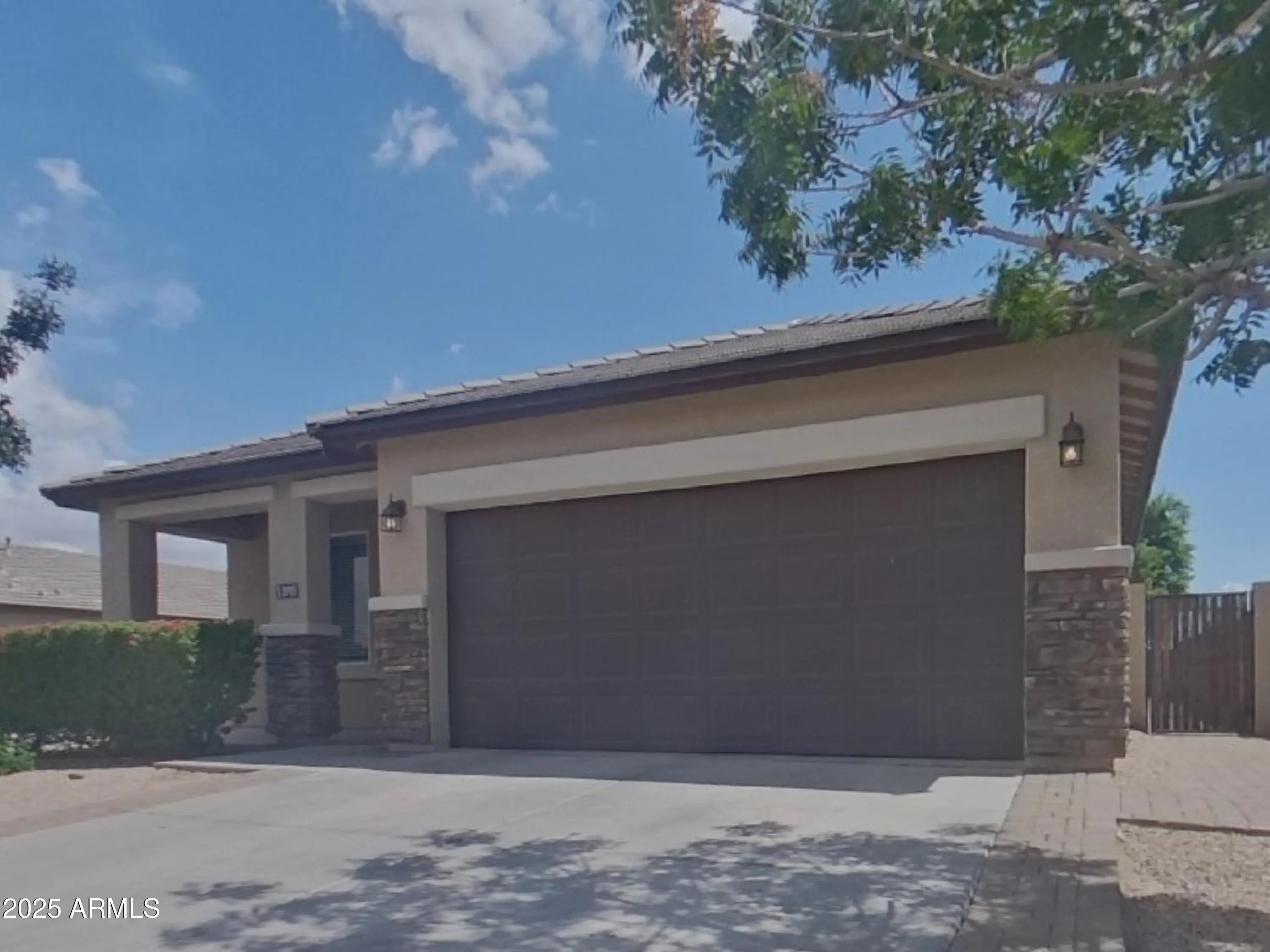 Photo of Listing #6916935